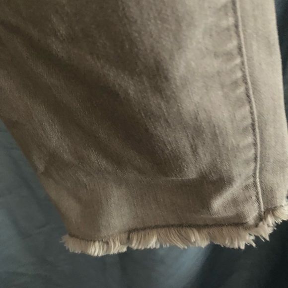 VintageGuess Light Gray jeans with fringe bottom-27” by 32” like new shape - Picture 6 of 11